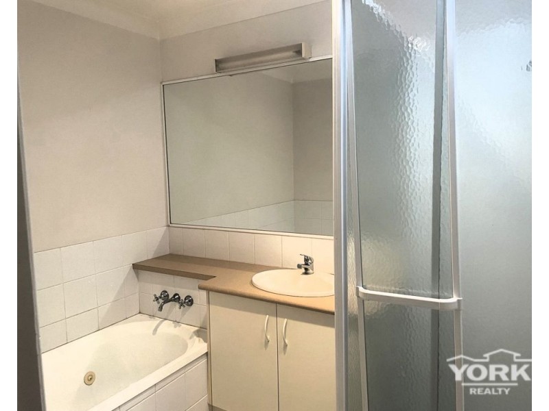 2/6a Ida Street, South Toowoomba QLD 4350