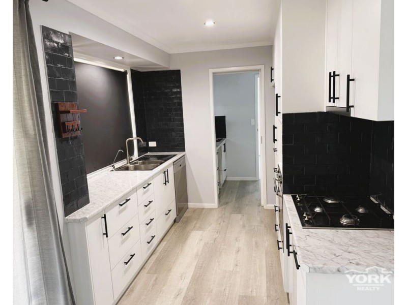 1 Bhutan Court, Newtown QLD 4350