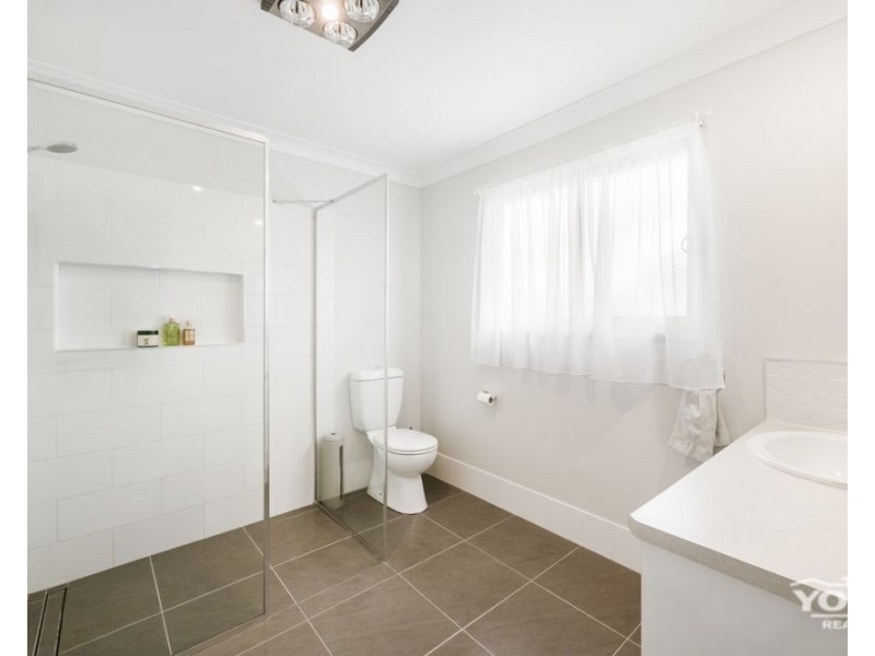 20 Rosella Gardens Drive, Meringandan West QLD 4352