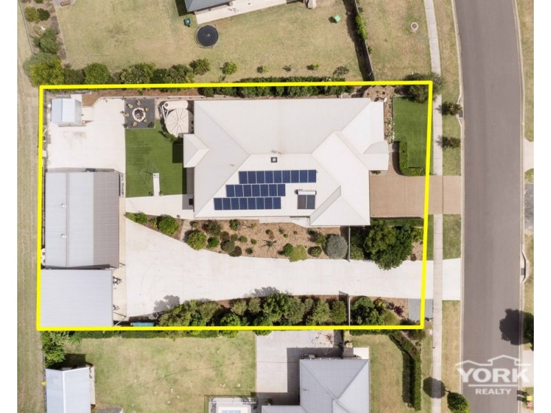 20 Rosella Gardens Drive, Meringandan West QLD 4352