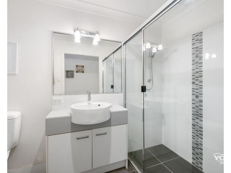 1/33 Bouganvillea Drive, Middle Ridge QLD 4350