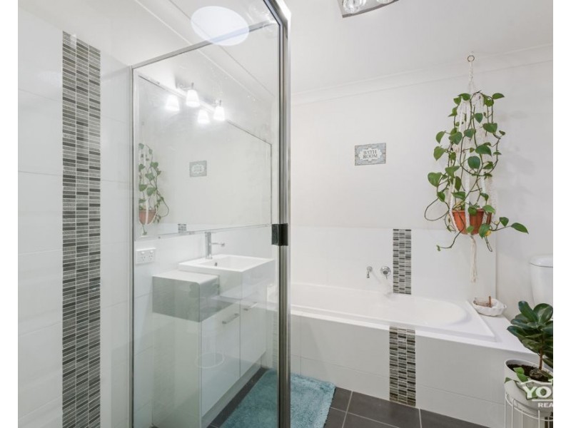 1/33 Bouganvillea Drive, Middle Ridge QLD 4350