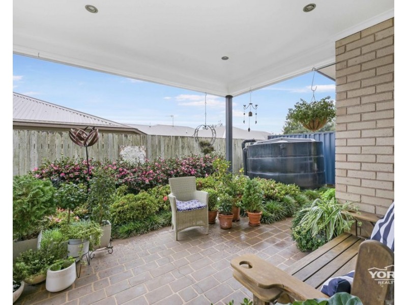 1/33 Bouganvillea Drive, Middle Ridge QLD 4350