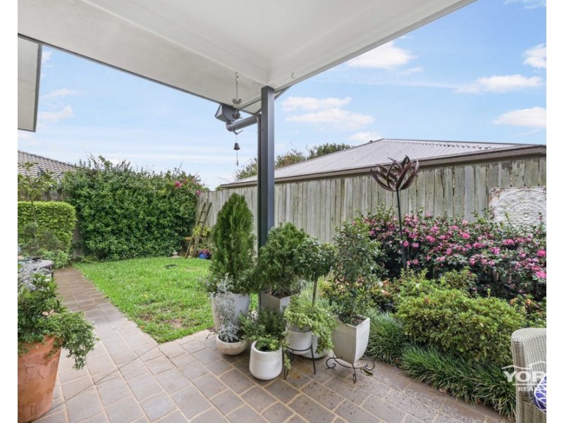 1/33 Bouganvillea Drive, Middle Ridge QLD 4350