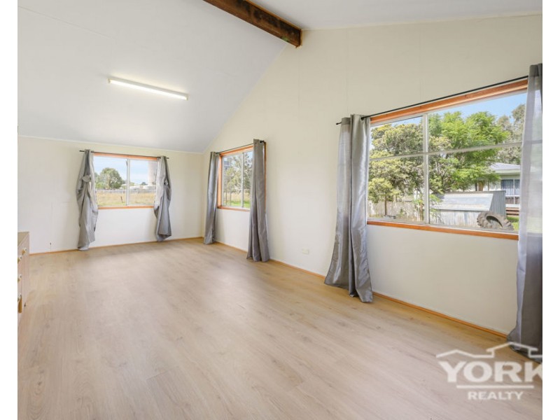 37 Logan Road, Clifton QLD 4361
