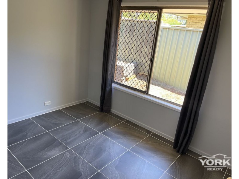 2 Champagne Crescent, Wilsonton Heights QLD 4350