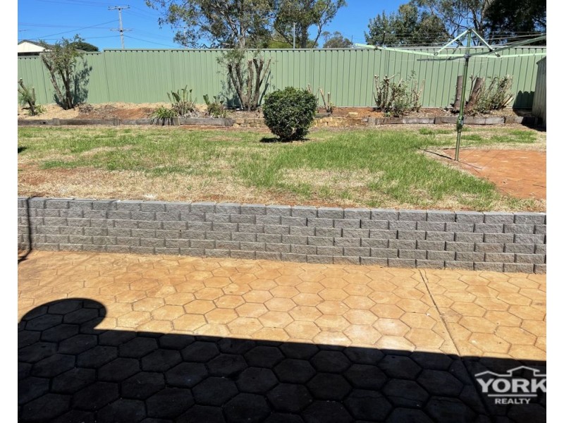 2 Champagne Crescent, Wilsonton Heights QLD 4350