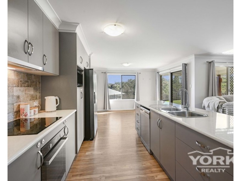 7 Lydia Place, Top Camp QLD 4350