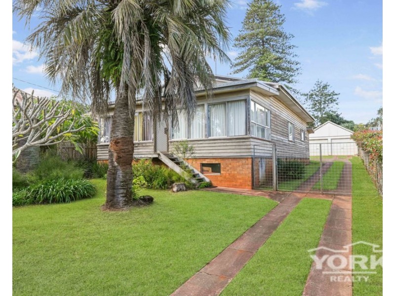 10 Kenneth Street, North Toowoomba QLD 4350