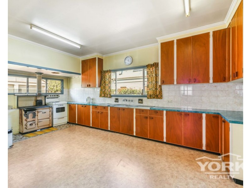 10 Kenneth Street, North Toowoomba QLD 4350