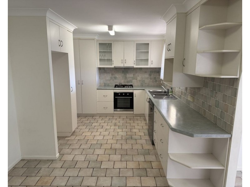 12 Jennifer Cres, Darling Heights QLD 4350