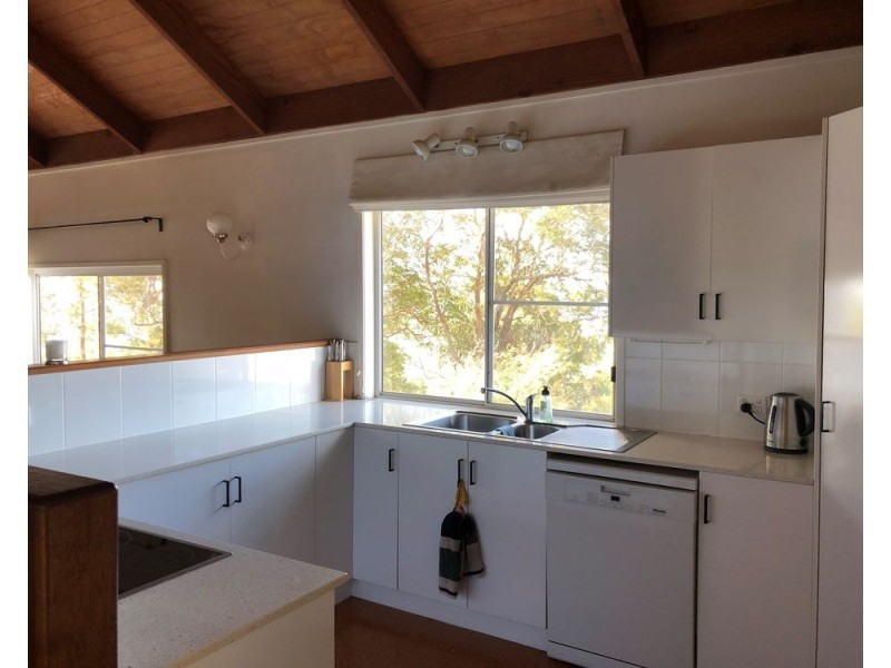 17 Harvey Street, Mount Lofty QLD 4350