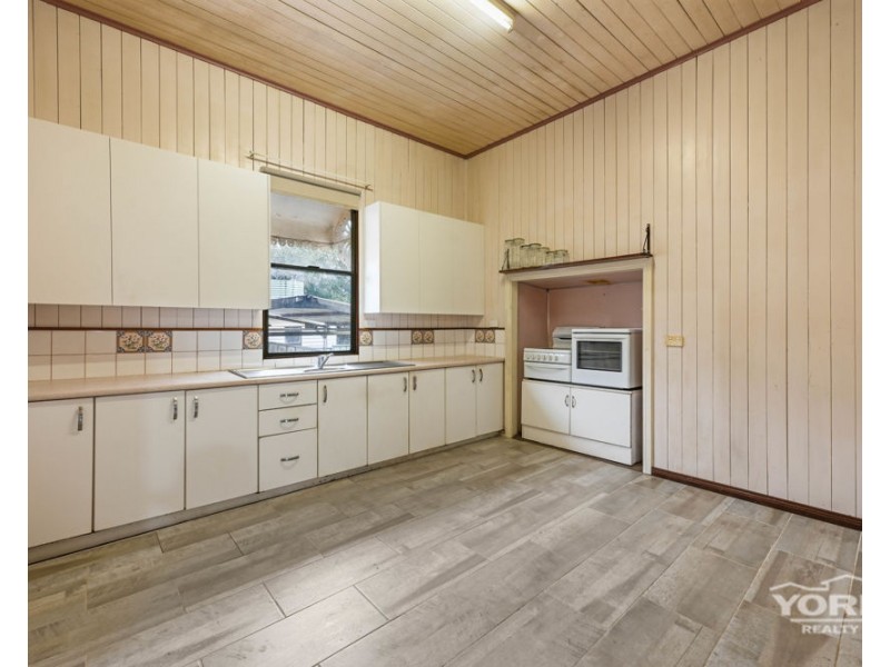 12 CharlotteStreet, Newtown QLD 4350