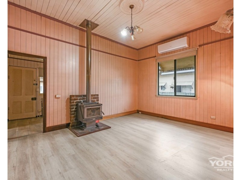 12 CharlotteStreet, Newtown QLD 4350