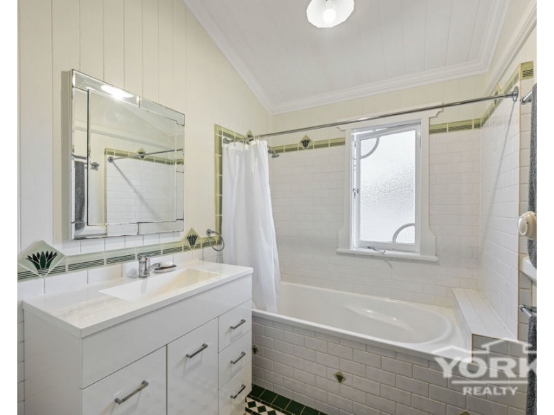 129 Hill Street, Newtown QLD 4350