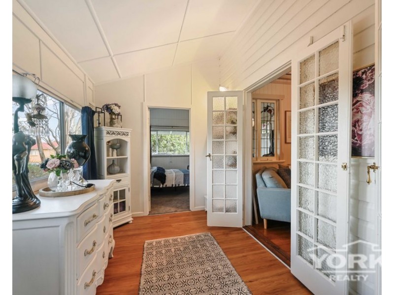 129 Hill Street, Newtown QLD 4350