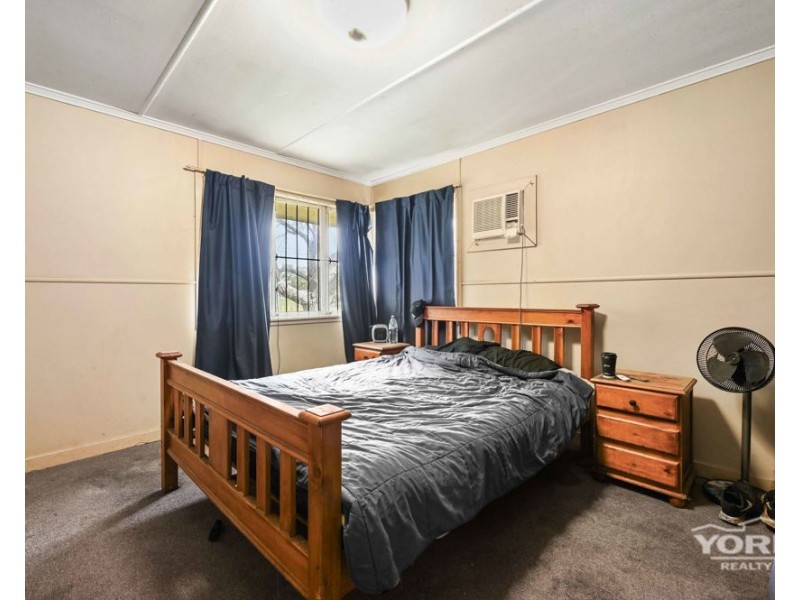 330 Tor Street, Newtown QLD 4350