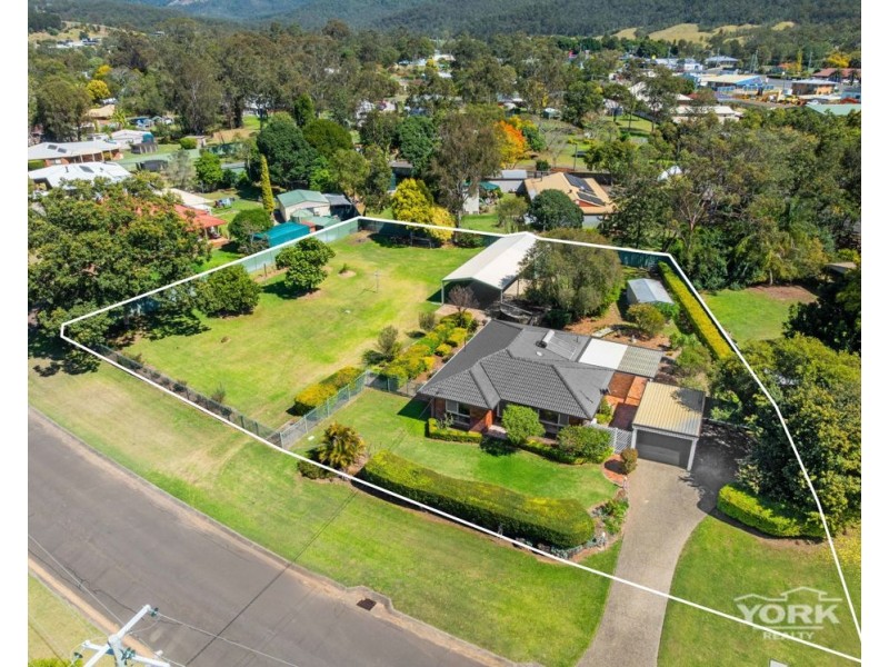 11 Stewart Street, Withcott QLD 4352
