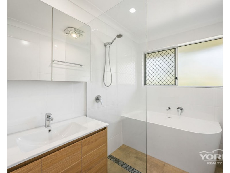 11 Stewart Street, Withcott QLD 4352