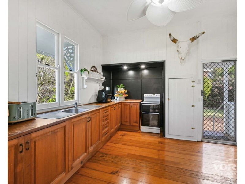 144 Hill Street, Newtown QLD 4350