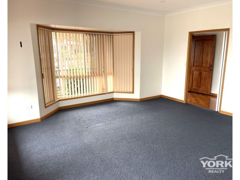 10 Rangeview Road, Blue Mountain Heights QLD 4350