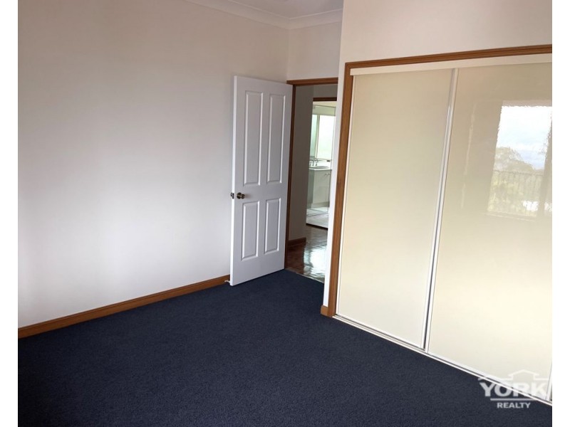 10 Rangeview Road, Blue Mountain Heights QLD 4350