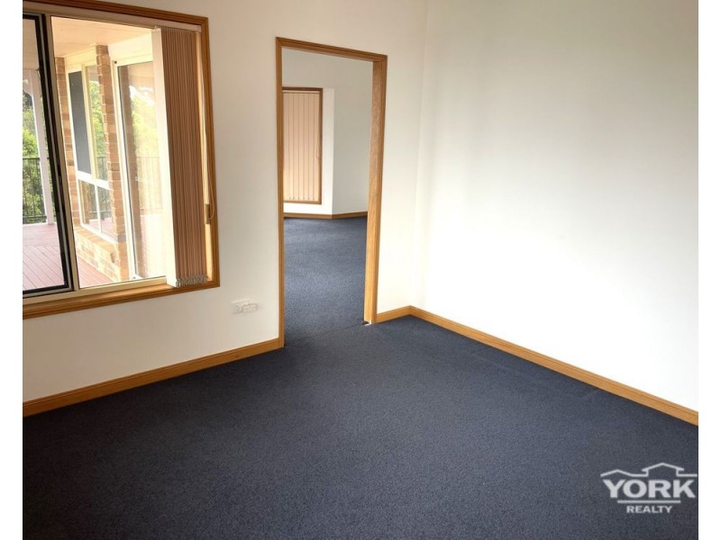 10 Rangeview Road, Blue Mountain Heights QLD 4350