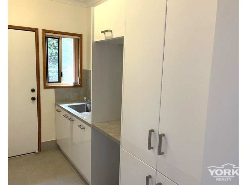 10 Rangeview Road, Blue Mountain Heights QLD 4350