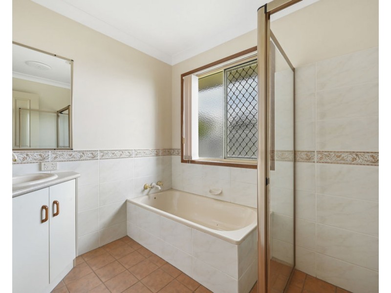 4 Tess Close, Middle Ridge QLD 4350