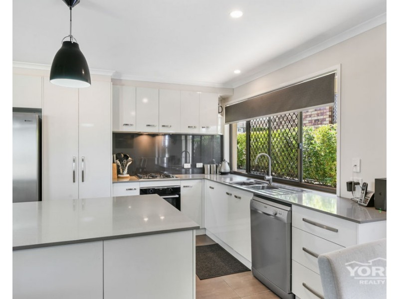 24 Blue Gum Drive, Newtown QLD 4350