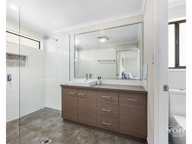 24 Blue Gum Drive, Newtown QLD 4350