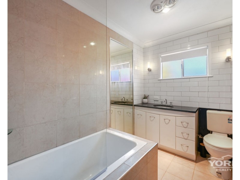 160 Hill Street, Newtown QLD 4350