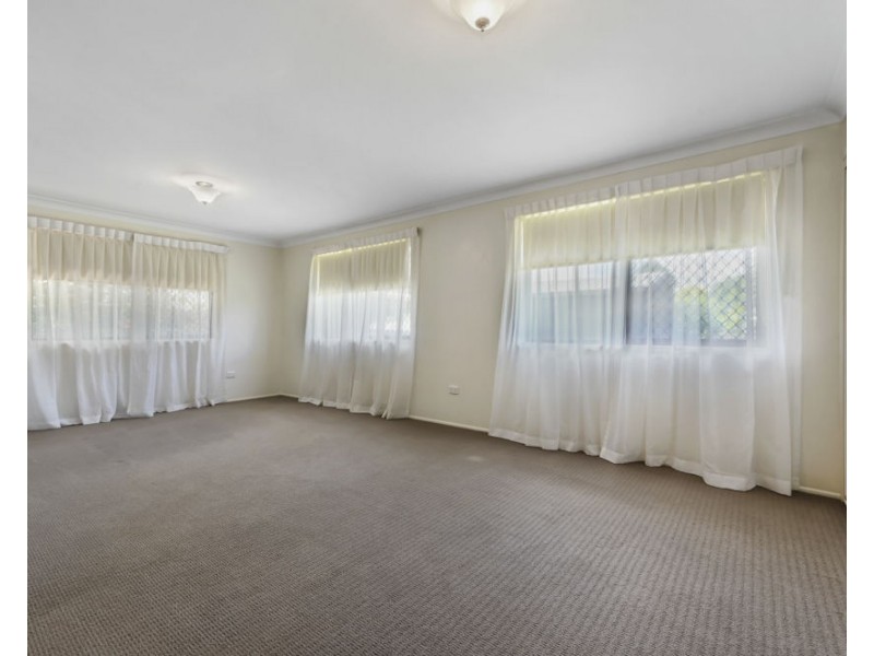 12 Lotus Crescent, Centenary Heights QLD 4350