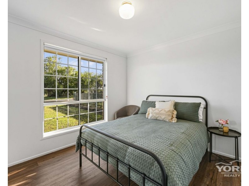 13 Roslyn Street, Westbrook QLD 4350