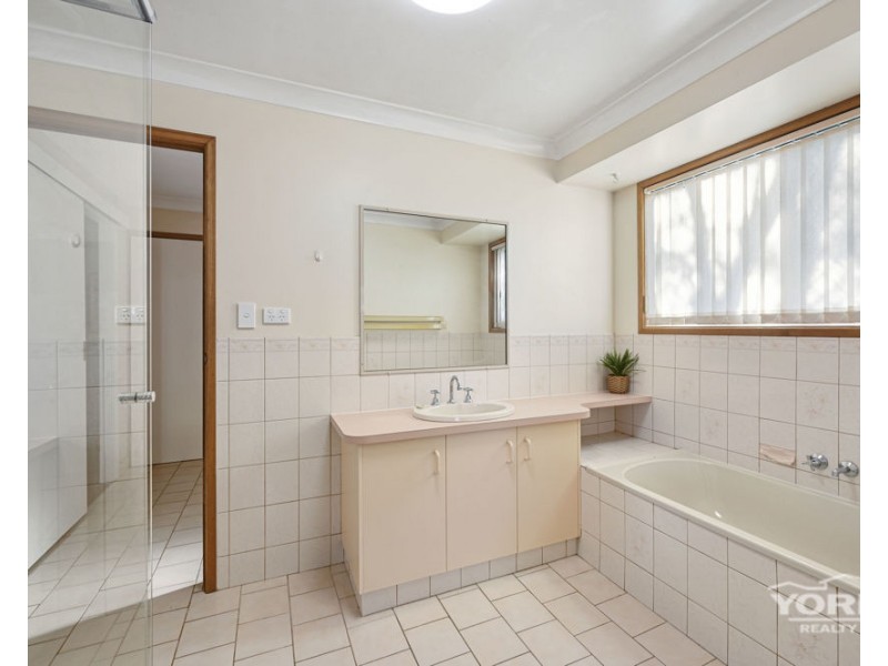13 Roslyn Street, Westbrook QLD 4350