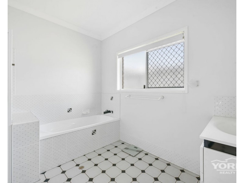 9 Leahy Street, Rockville QLD 4350