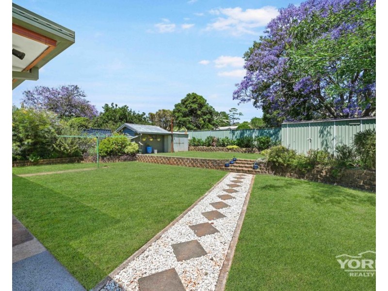 9 Leahy Street, Rockville QLD 4350