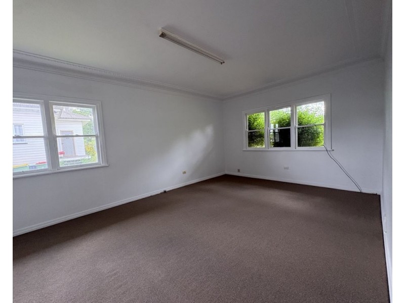 12 Hillside Street, Newtown QLD 4350