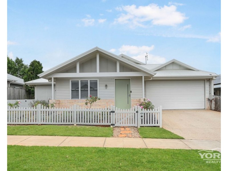 6 Fullbrook Avenue, Highfields QLD 4352