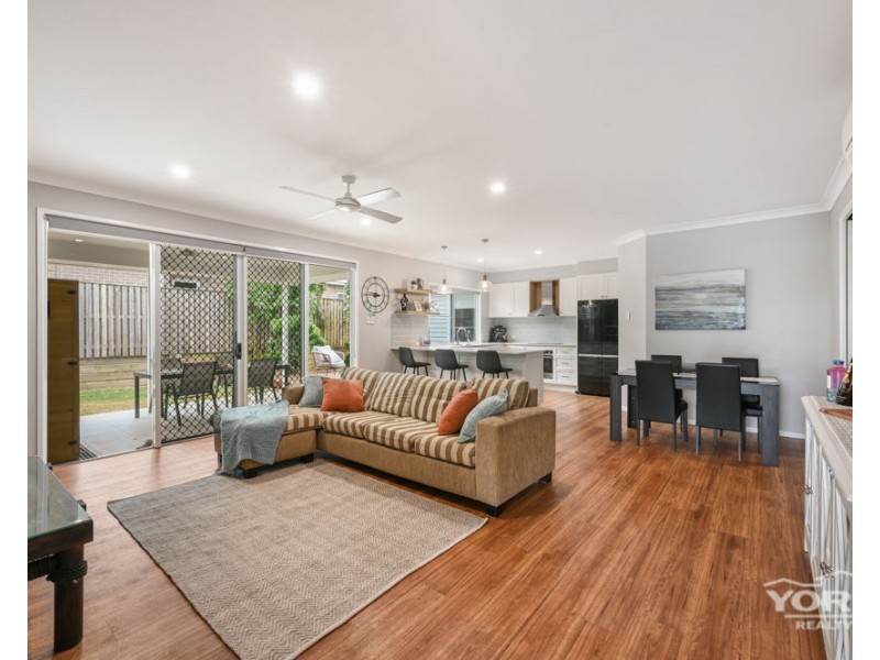 6 Fullbrook Avenue, Highfields QLD 4352