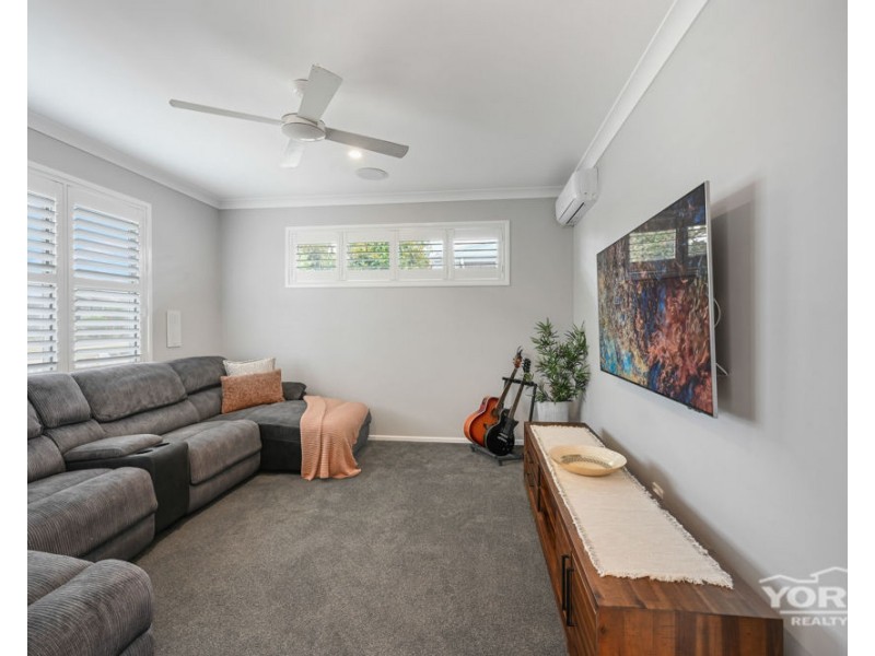 6 Fullbrook Avenue, Highfields QLD 4352