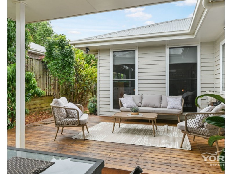 6 Fullbrook Avenue, Highfields QLD 4352