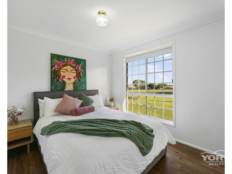 13 Roslyn Street, Westbrook QLD 4350