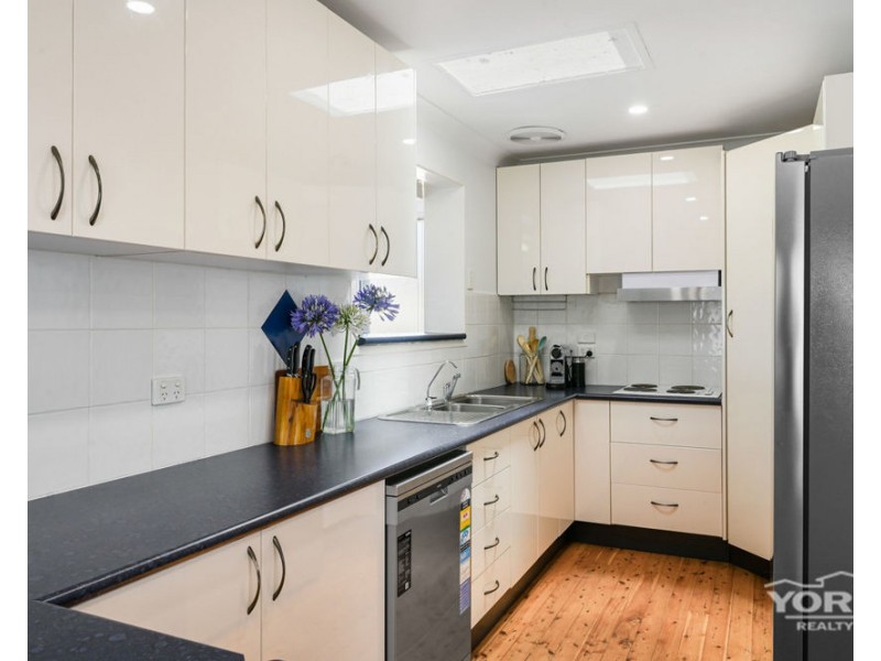 77 Hoey Street, Kearneys Spring QLD 4350