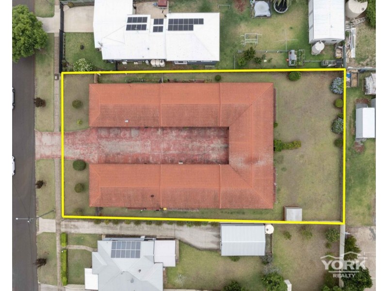 46 Llewellyn Street, Centenary Heights QLD 4350