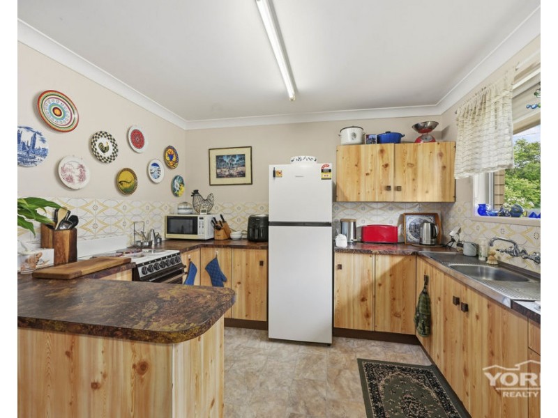 46 Llewellyn Street, Centenary Heights QLD 4350