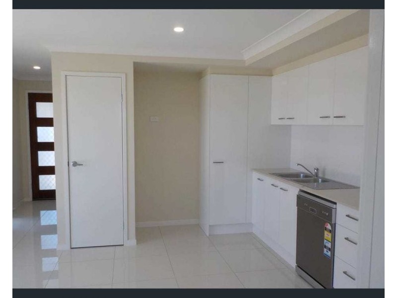 2/4 Wongalee Pl, Cambooya QLD 4358