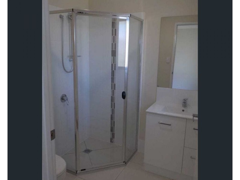 2/4 Wongalee Pl, Cambooya QLD 4358