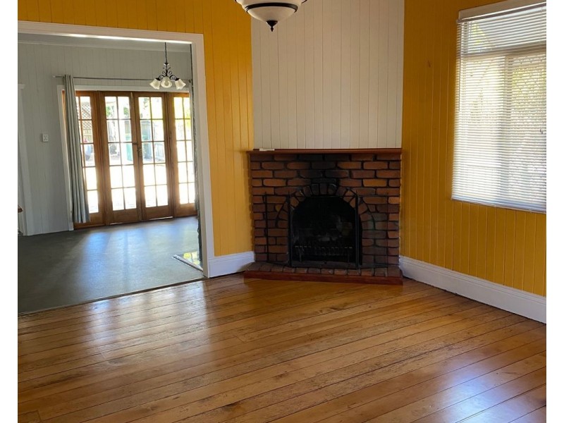 16 Allan Street, North Toowoomba QLD 4350