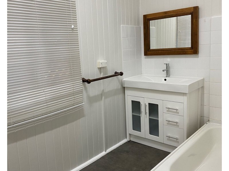 16 Allan Street, North Toowoomba QLD 4350